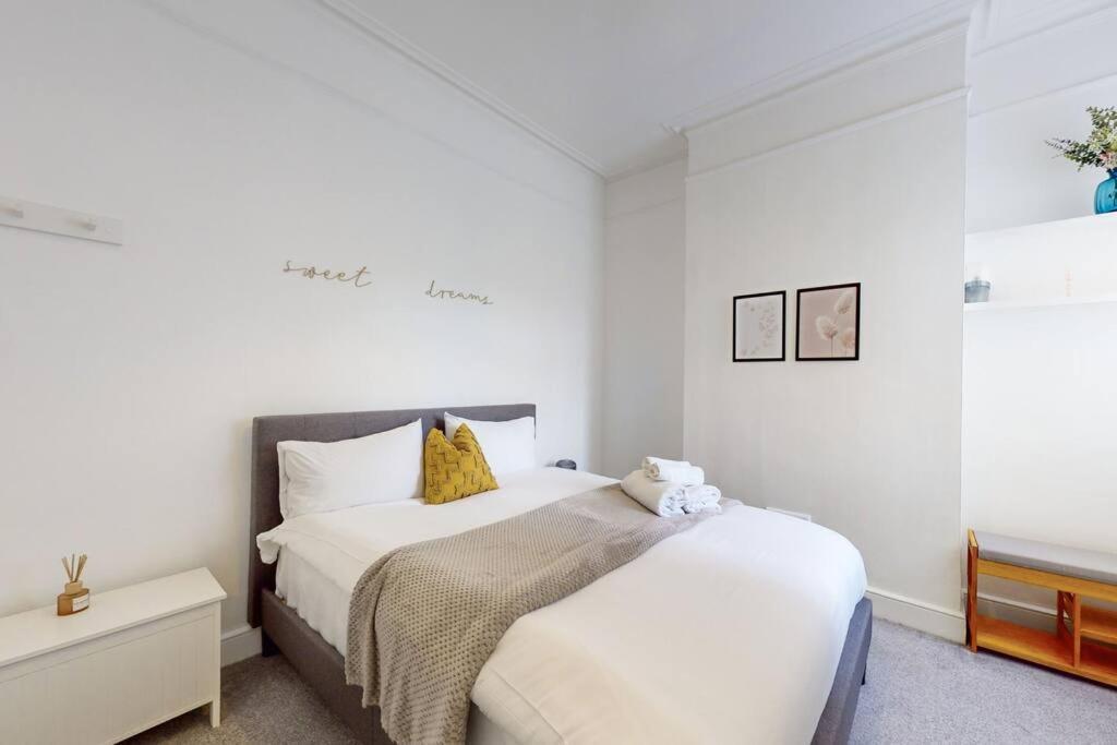 لندن Spacious 2Bd Apartment Cricklewood المظهر الخارجي الصورة