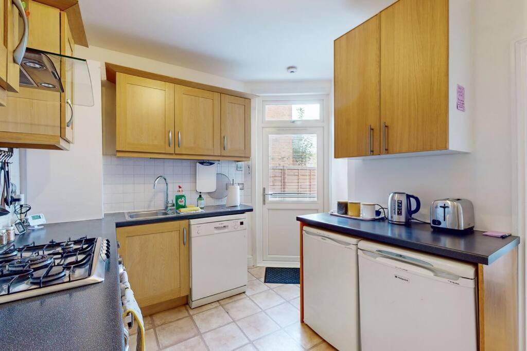 لندن Spacious 2Bd Apartment Cricklewood المظهر الخارجي الصورة