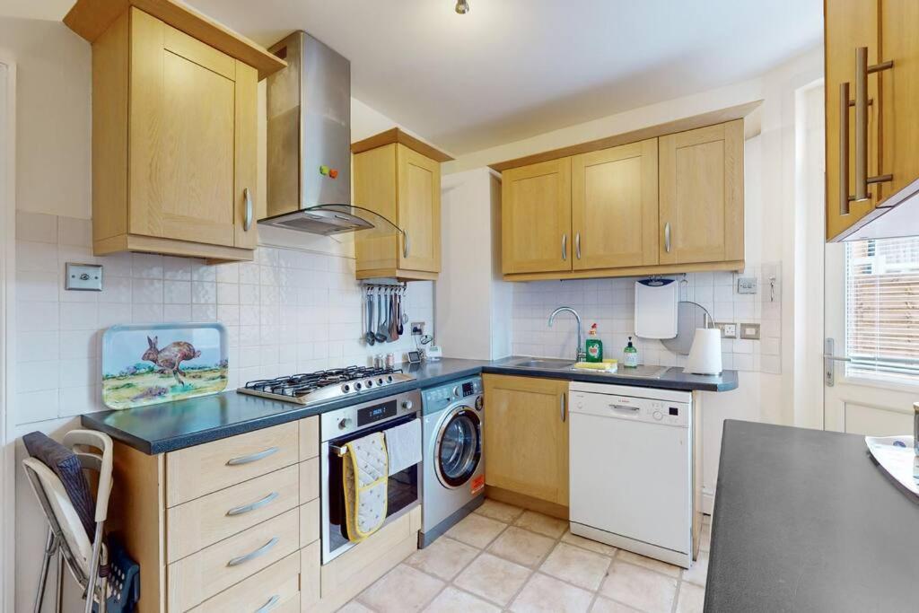 لندن Spacious 2Bd Apartment Cricklewood المظهر الخارجي الصورة