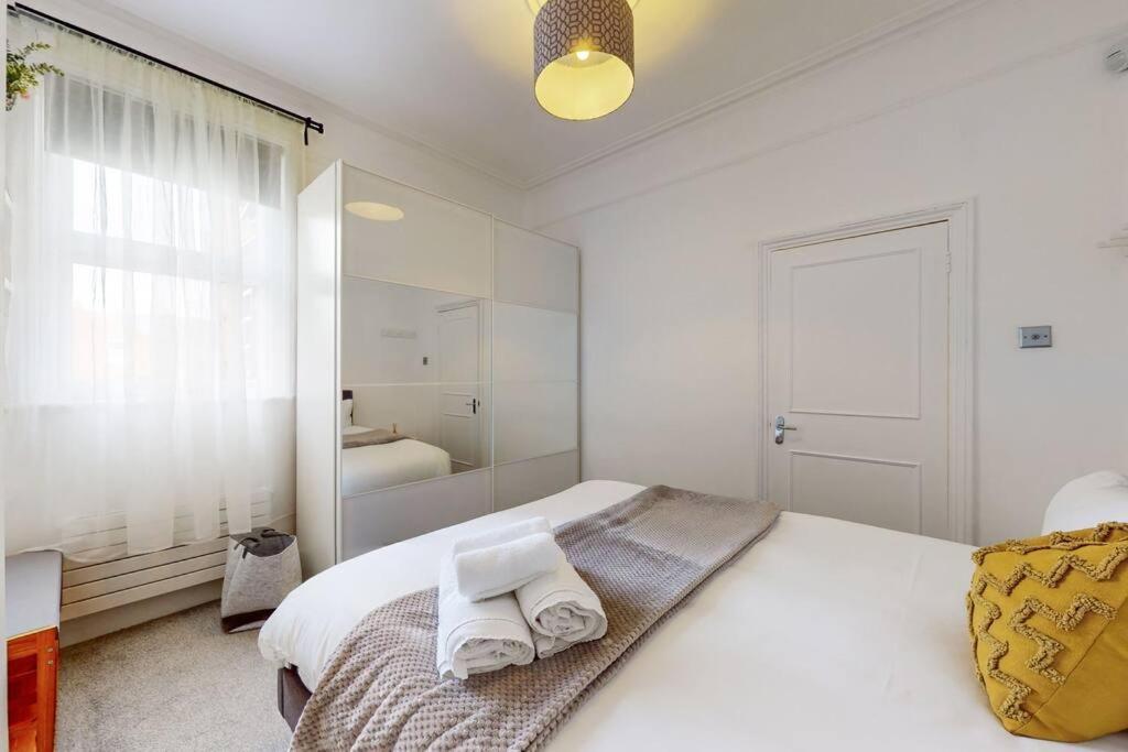 لندن Spacious 2Bd Apartment Cricklewood المظهر الخارجي الصورة